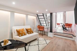Miete Zweistöckige Wohnung in Embajadores-Lavapiés. Este luminoso dúplex, de 101 m2, próximo a la estación de metro