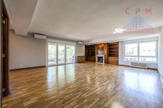 Lloguer Pis a Apóstol Santiago. Luminoso piso reformado de 292 m2 y 4 habitaciones, más una de s