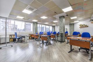 Rent Office space in Tres Olivos-Valverde. Amplia y luminosa oficina, de 1.032 m2, con despachos y sala de