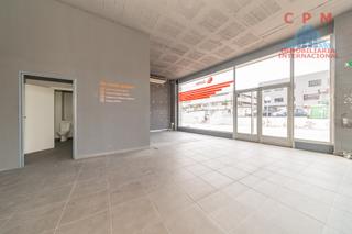 Alquiler Local Comercial en Zona Industrial. La inmobiliaria internacional cpm gestiona este estupendo y lumi