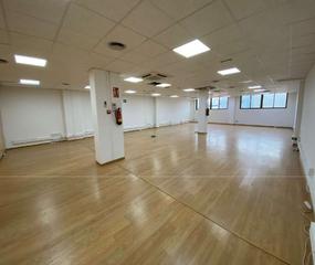 Alquiler Oficina en Simancas. Magnífica y luminosa oficina de 301 m2, diáfana, con varios pues