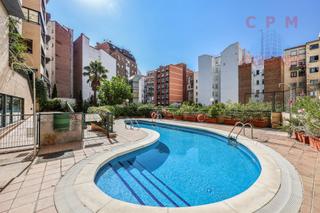 Alquiler Dplex en Trafalgar. Luminoso dplex sin amueblar, de 151 m2 y 3 habitaciones, situad