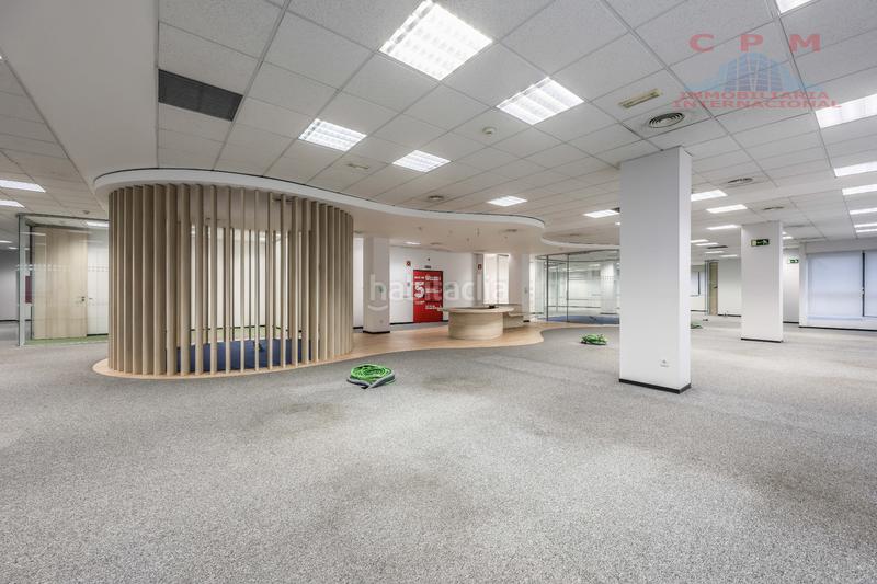 Foto 5405cce7-6645-40ab-9436-aab0956c89a1. Edificio magnífico y luminoso edificio de oficinas de 5 plantas y sótano, de 2.941 m2, totalmente exterior. en Madrid