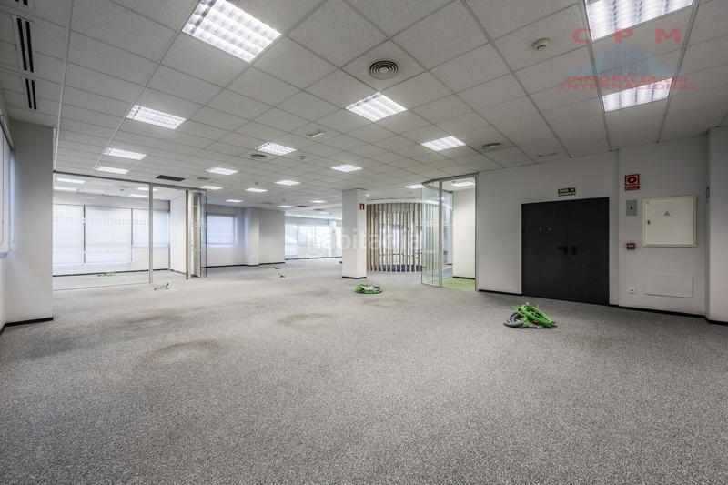 Foto a8724abd-b73f-4ed1-8975-dd5247168432. Edificio magnífico y luminoso edificio de oficinas de 5 plantas y sótano, de 2.941 m2, totalmente exterior. en Madrid