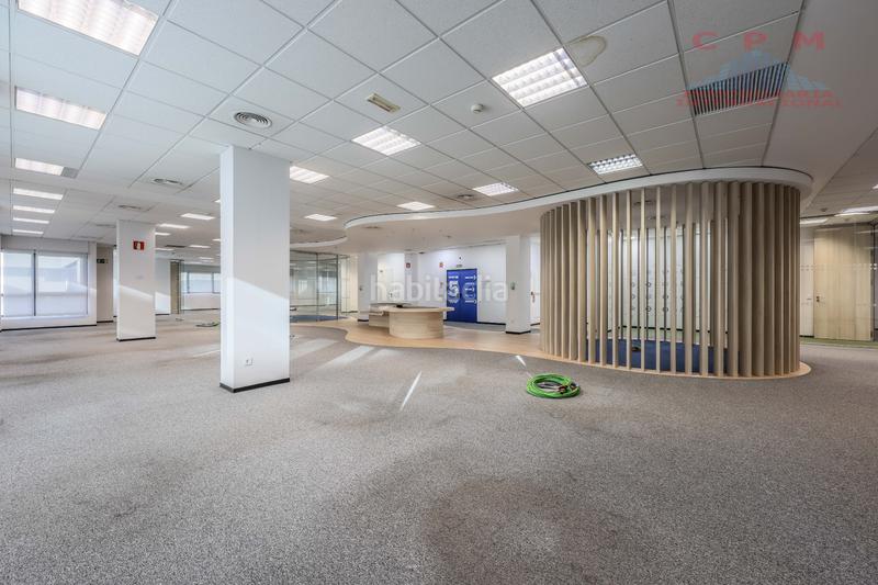 Foto b6cb206c-59e7-4f07-8613-2e4a7bf0d5f5. Edificio magnífico y luminoso edificio de oficinas de 5 plantas y sótano, de 2.941 m2, totalmente exterior. en Madrid