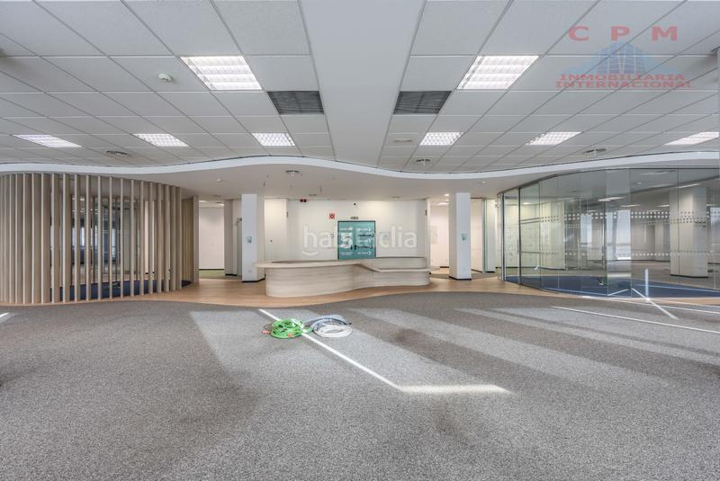Foto bececaa0-2dd0-4f79-ab01-027341855e32. Edificio magnífico y luminoso edificio de oficinas de 5 plantas y sótano, de 2.941 m2, totalmente exterior. en Madrid