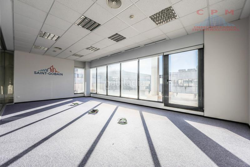 Foto c45663be-66b2-4d7e-b5db-19e98ef828cf. Edificio magnífico y luminoso edificio de oficinas de 5 plantas y sótano, de 2.941 m2, totalmente exterior. en Madrid