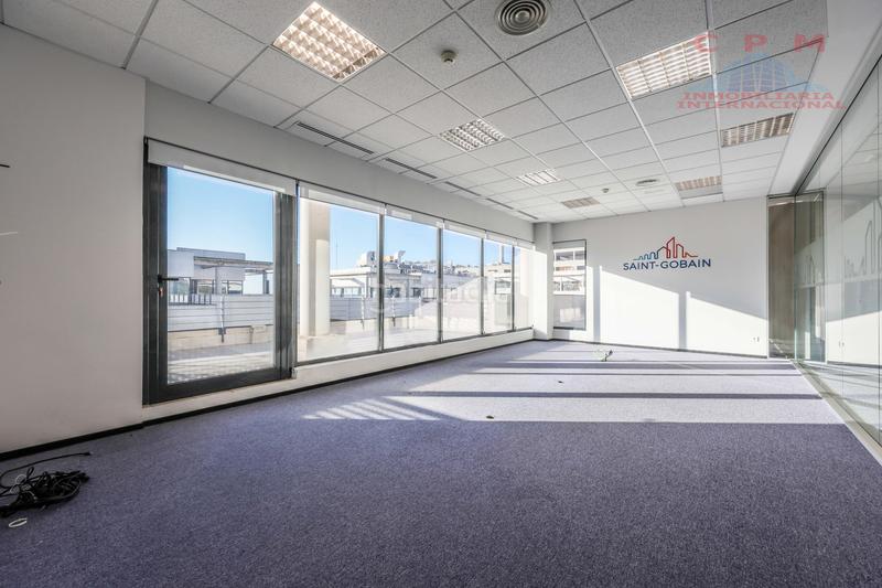 Foto ed7aef05-f606-4549-891d-39e052724af6. Edificio magnífico y luminoso edificio de oficinas de 5 plantas y sótano, de 2.941 m2, totalmente exterior. en Madrid