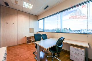 Oficina a Ensanche. Amplia y luminosa oficina, de 176 m2, con varios despachos y sal