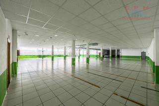 Miete Gebäude in Canillas. Magnífico edificio de oficinas, 7 plantas y 1 sótano, con capaci