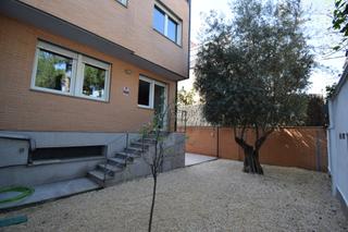 Rent Office space in Peñagrande. Magnífica y luminosa oficina de 390 m2, próxima al metro la coma