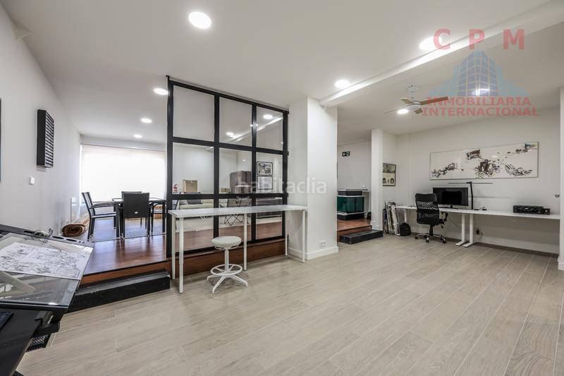 Foto e0aa7d47-0079-4a20-922e-2b5c02c581f2. Oficina amplio y loft duplex, de 118 m2 y 2 dormitorios o 2 despachos; situado en urbanización cerradapróximo a la renfe valdebebas en Madrid