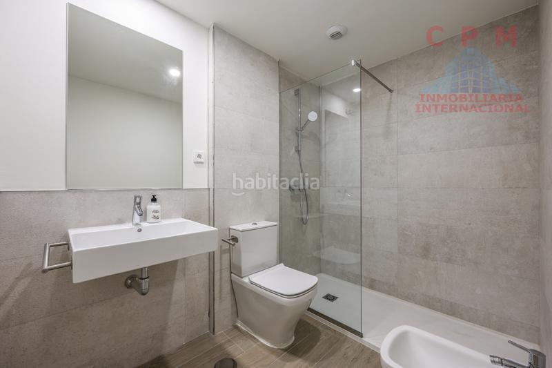 Foto ff74a399-e7f7-47e1-9699-f7b8cc41160e. Oficina amplio y loft duplex, de 118 m2 y 2 dormitorios o 2 despachos; situado en urbanización cerradapróximo a la renfe valdebebas en Madrid