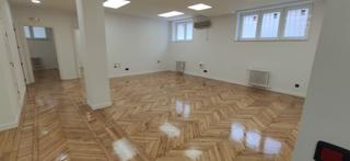 Office space in El Viso. Estupenda y luminosa oficina reformada, de 263 m2, una sala de j