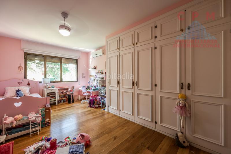 Foto 78fae04b-48bf-4d05-9d5f-0716dd234ff9. Affitto casa bifamiliare con camino riscaldamento parcheggio piscina in Pozuelo de Alarcón