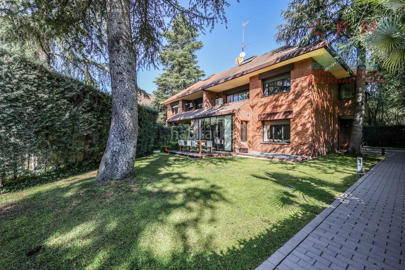 Foto a154fb45-5c24-4eec-b2f7-72b5156e6482. Affitto casa bifamiliare con camino riscaldamento parcheggio piscina in Pozuelo de Alarcón