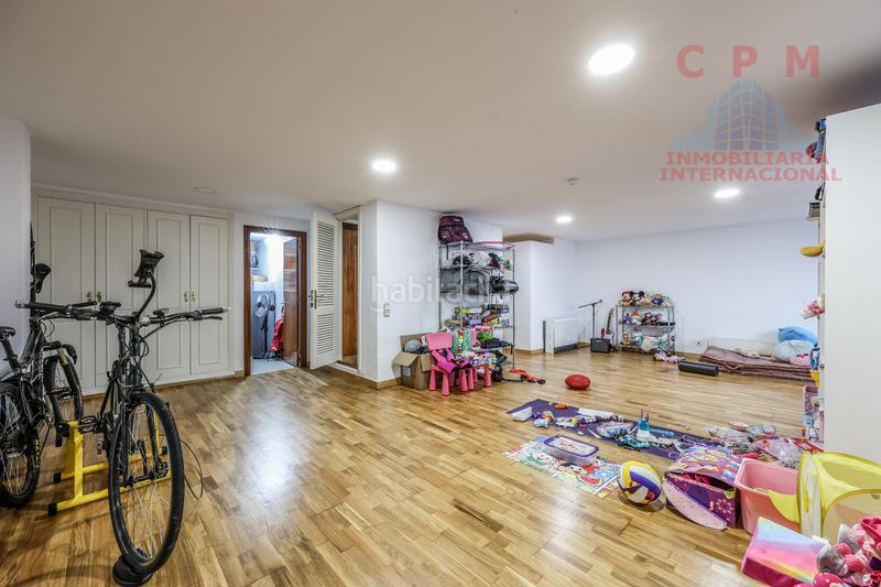 Foto eeed33e5-1d2f-4e78-93ff-fc9caec520de. Affitto casa bifamiliare con camino riscaldamento parcheggio piscina in Pozuelo de Alarcón