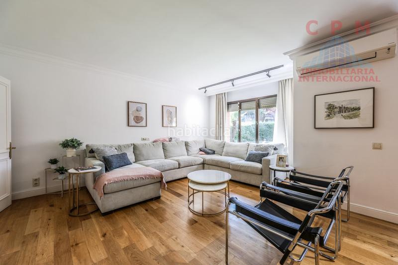 Foto 2b254551-1c5f-4f45-976d-fc25497b9208. Lloguer casa aparellada amb xemeneia calefacció aparcament piscina a Pozuelo de Alarcón