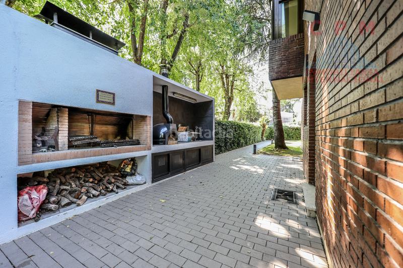 Foto 758aefa5-8be7-49f1-bcea-5fb0c7936b87. Lloguer casa aparellada amb xemeneia calefacció aparcament piscina a Pozuelo de Alarcón