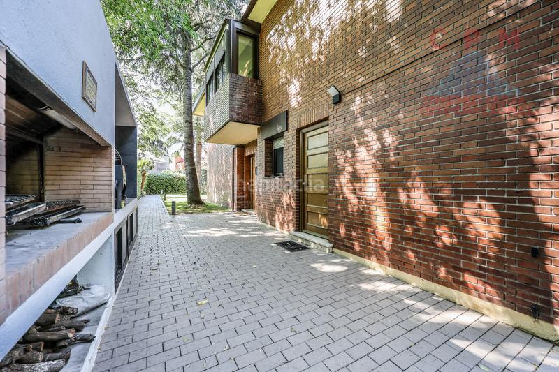 Foto a44fc59f-3bf1-474e-ba5a-00cea2d45427. Lloguer casa aparellada amb xemeneia calefacció aparcament piscina a Pozuelo de Alarcón