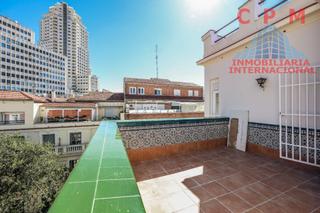 Miete Dachwohnung in Argüelles. Exclusivo y luminoso ático sin amueblar, de 73 m2, 2 habitacione