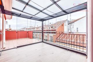 Lloguer Àtic a Embajadores-Lavapiés. Estupendo y luminoso ático de 96 m2, 2 habitaciones y 2 terrazas