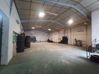 Bâtiment à usage industriel à Zona Industrial. Amplia y luminosa nave industrial de 420m2,  compuesta por 2 nav