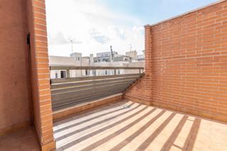 Alquiler Dúplex en Trafalgar. Magnífico y luminoso dúplex reformado y sin amueblar, de 68 m2,