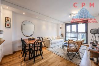 Alquiler Piso en Las Tablas. Estupendo y luminoso piso amueblado, de 62 m2 y 1 habitación; si