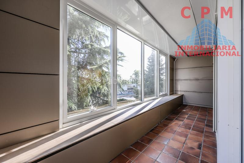 Foto f46c23ed-3d12-4bf0-b28a-0c76eb1e58b4. Location bureau avec chauffage parking dans Peñagrande Madrid