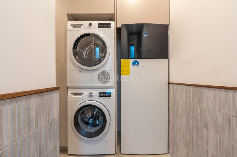 Foto 219d1279-04eb-4785-ae0c-460d798241de. Location chalet avec cheminée chauffage parking dans Madrid