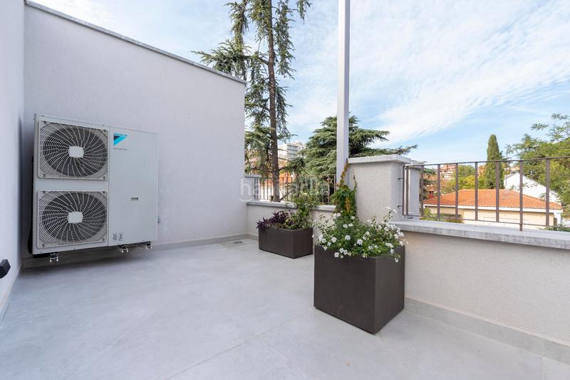 Foto f46ee0a2-b1d9-48ba-8081-610cfc5e43df. Rent chalet with fireplace heating parking in Hispanoamérica-Bernabéu Madrid