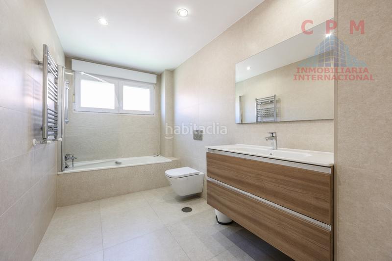 Foto 18d228c8-44e4-4f26-b91f-a5507a933574. Lloguer casa adossada amb xemeneia calefacció aparcament a Madrid