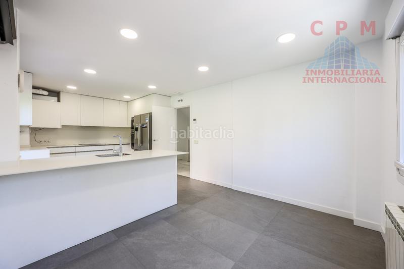 Foto b9b35782-e762-4ae9-b44a-cb80d2b07acd. Lloguer casa adossada amb xemeneia calefacció aparcament a Madrid