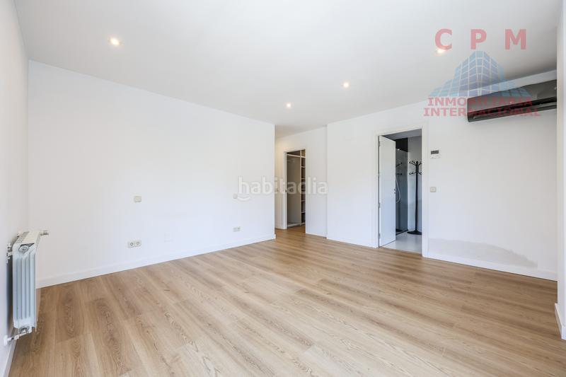 Foto 5e292499-2dcf-4804-902e-b49a6b83036d. Rent semi detached house with fireplace heating parking in Madrid