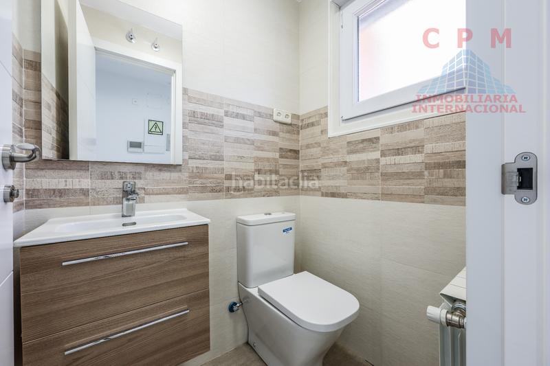 Foto 5ebce207-d992-40bd-9690-e6b5cea89d0d. Rent semi detached house with fireplace heating parking in Madrid
