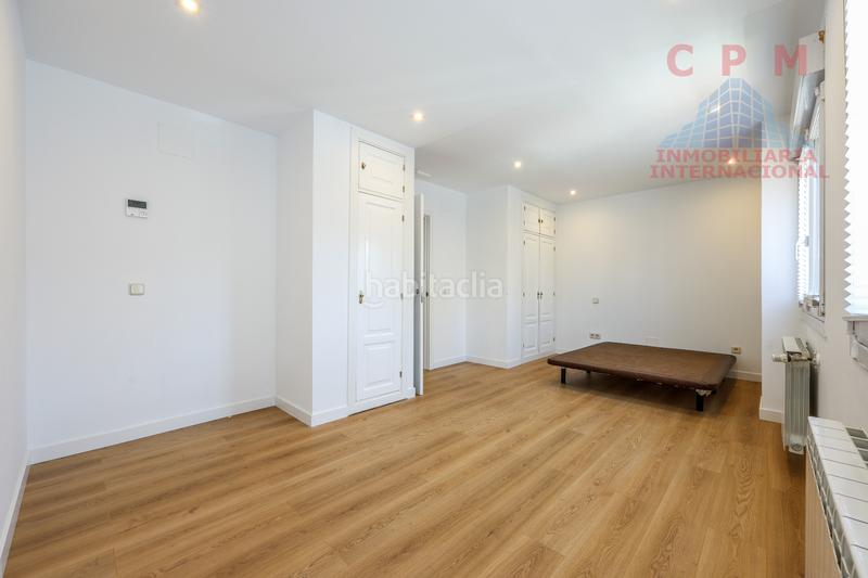 Foto 62c1dff4-c5bd-4f4f-b12e-fa05c50ae0e2. Rent semi detached house with fireplace heating parking in Madrid