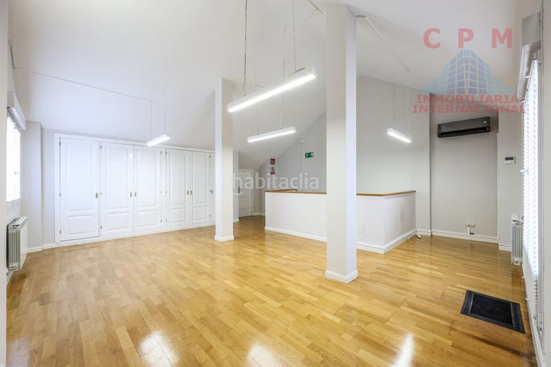 Foto 63f2f324-0463-4bc7-9621-71cfc1f49c54. Rent semi detached house with fireplace heating parking in Madrid