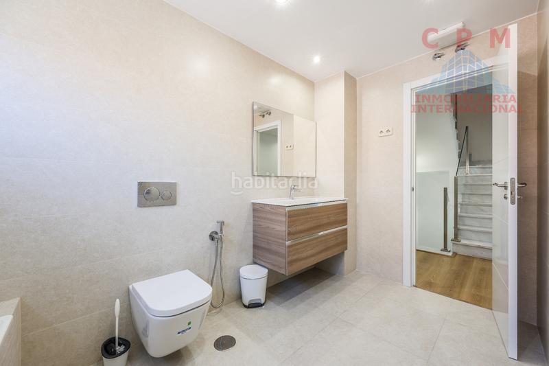 Foto 7b5c0227-2d55-4135-9307-bdaf47a47128. Rent semi detached house with fireplace heating parking in Madrid