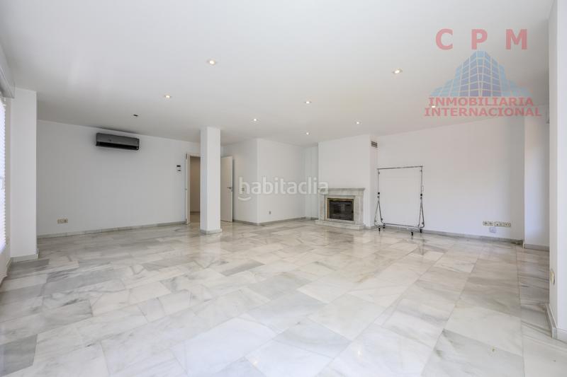 Foto 8317a5b3-881a-4ae7-b25a-3ba8626f53ca. Rent semi detached house with fireplace heating parking in Madrid