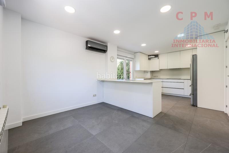 Foto 99d4a247-5c42-4445-a629-1e92e099a969. Rent semi detached house with fireplace heating parking in Madrid