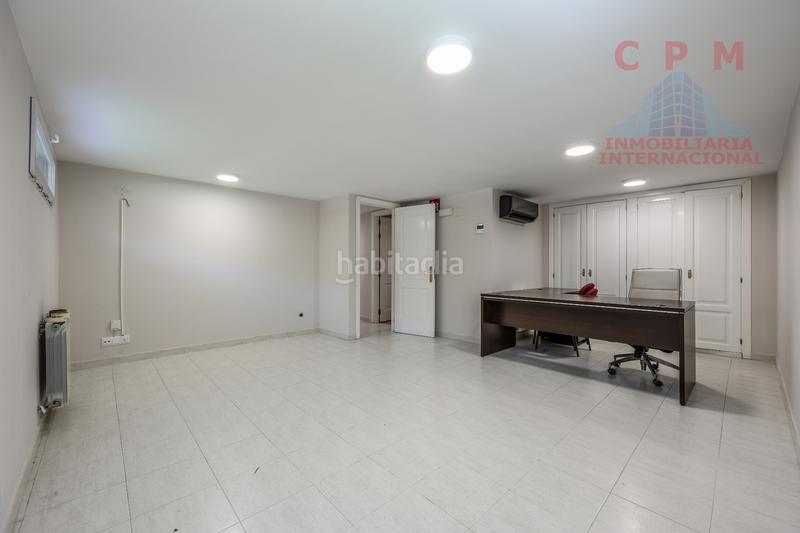 Foto a30242b7-6a43-409d-bc47-ba4b354fb707. Rent semi detached house with fireplace heating parking in Madrid