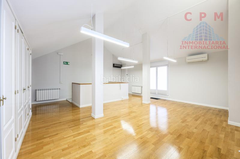 Foto f516a2e8-0314-486f-b059-c97735de98fa. Rent semi detached house with fireplace heating parking in Madrid