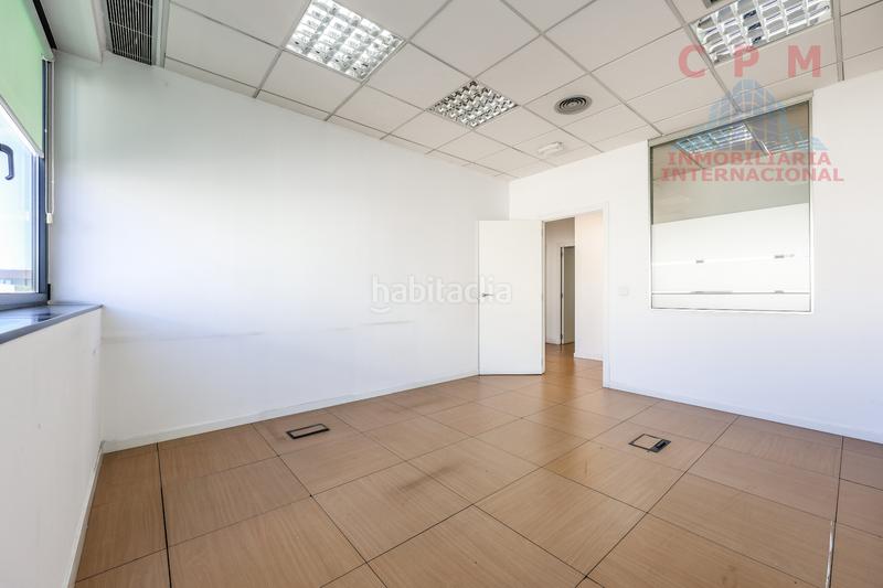 Foto b3c7d41d-6bcb-43f1-a690-ca84e3318903. Rent office space with heating in Simancas Madrid