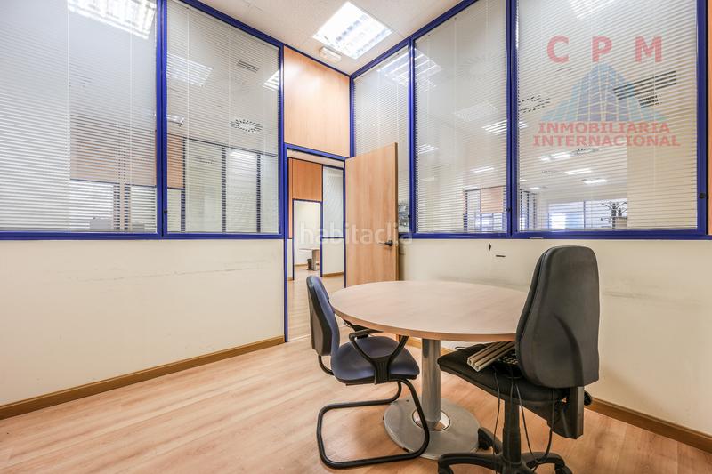 Foto 1a107af7-b32a-4f70-bb99-c2e52820eeae. Oficina espectacular y luminosa oficina amueblada, a pie de calle, de 483 m2, próximo al metro Las Tablas en Madrid