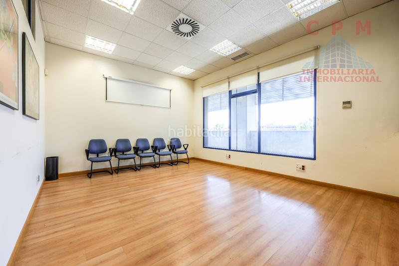 Foto 557088f3-0786-4dca-8ff7-9ac49c0b47f3. Oficina espectacular y luminosa oficina amueblada, a pie de calle, de 483 m2, próximo al metro Las Tablas en Madrid
