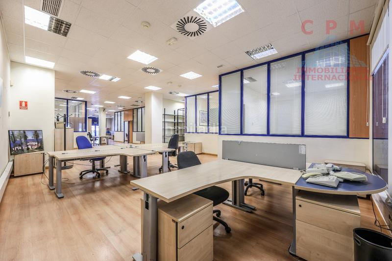 Foto 8822e9ba-a512-4c9b-a25d-7cd058edd66a. Oficina espectacular y luminosa oficina amueblada, a pie de calle, de 483 m2, próximo al metro Las Tablas en Madrid