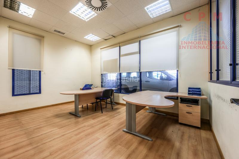 Foto 8d0c937c-95f8-4050-a774-ae761f93eeb3. Oficina espectacular y luminosa oficina amueblada, a pie de calle, de 483 m2, próximo al metro Las Tablas en Madrid