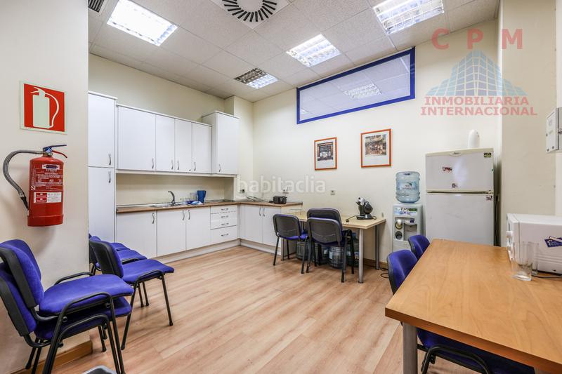 Foto 98052ec6-529c-46b7-8fa4-b7b36b6de47f. Oficina espectacular y luminosa oficina amueblada, a pie de calle, de 483 m2, próximo al metro Las Tablas en Madrid