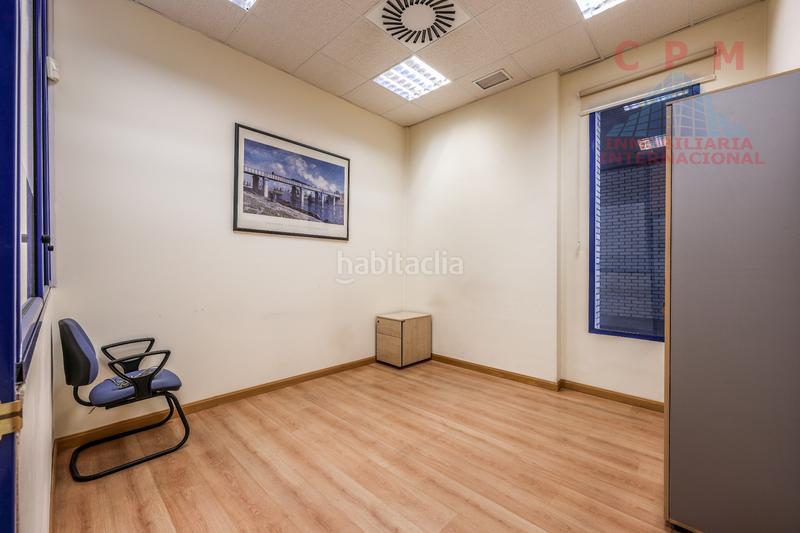 Foto bb1fa4d3-cc71-4492-ae4c-4d65a3377e01. Oficina espectacular y luminosa oficina amueblada, a pie de calle, de 483 m2, próximo al metro Las Tablas en Madrid